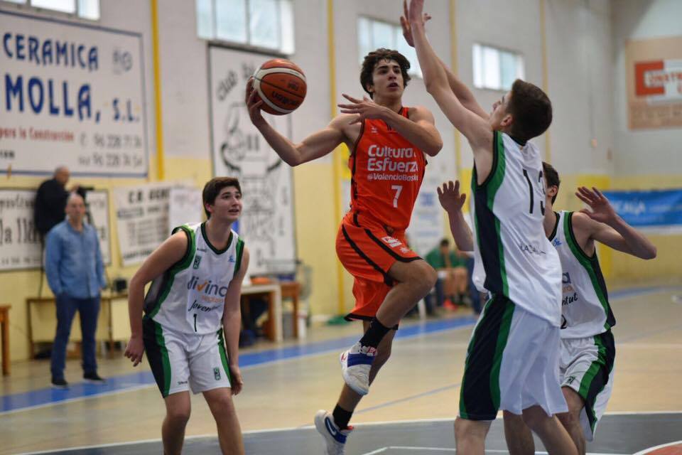 Colegio con horario extendido, diferentes actividades para tus hijos.