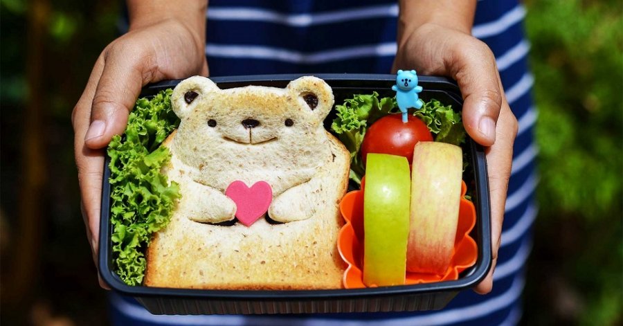 El lonche es ese alimento o colación que toman los niños a manera de refrigerio