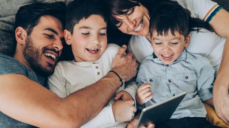 ¿La familia todavía es responsable de la educación?